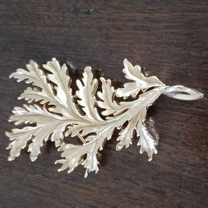 Vintage Crown Tafari Brooch Goldtone 3x2"